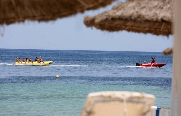 Купание в море запретили в Тунисе из-за коронавируса - news.ru - Тунис - Тунисская Республика