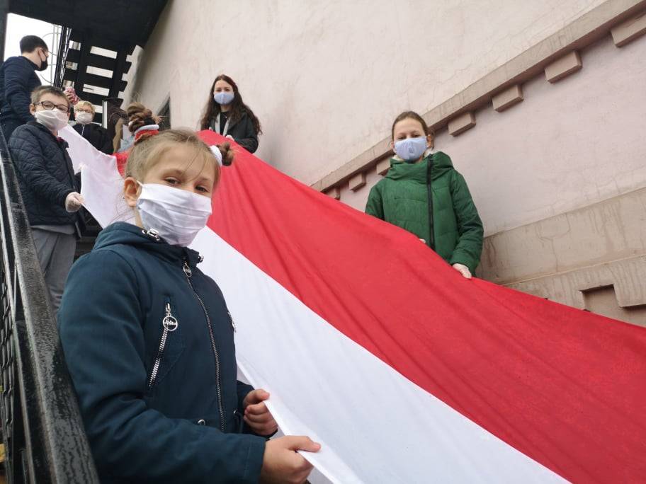 Союз поляков в Беларуси отметил День флага несмотря на коронавирус - belsat.eu - Белоруссия - Польша - Берлин
