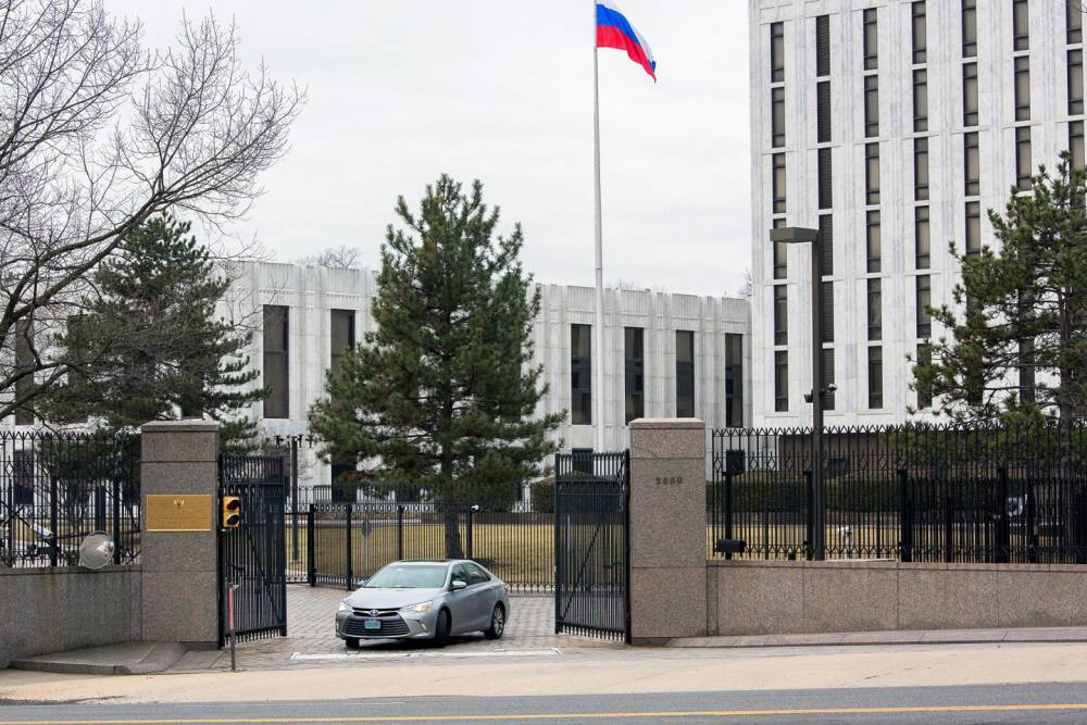 Владимир Путин - Посольство России призвало Bloomberg извиниться за статью о рейтинге Путина - vm.ru - Россия - Сша