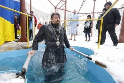 На Крещение две тысячи спасателей будут дежурить на водоемах - news.bigmir.net - Украина