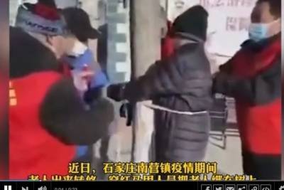 В Китае нарушившего карантин пенсионера привязали к столбу - mk.ru - провинция Хэбэй - China - район Пекина
