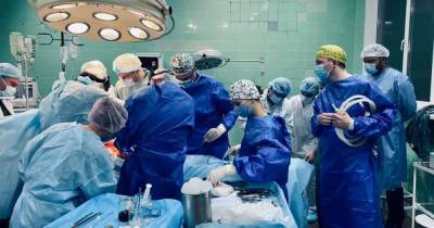Хирурги впервые провели трансплантацию обеих рук - tsn.ua - Франция - Исландия