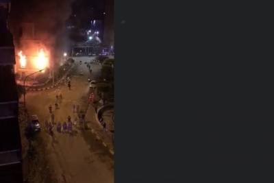 Протестующие в Ливане подожгли здание муниципалитета - mk.ru - Ливан - Триполи