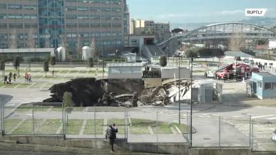 Видео с места обрушения парковки у ковидного госпиталя в Неаполе - russian.rt.com - Италия - Неаполь