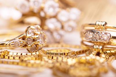 Невеста надела на свадьбу 60 килограммов золотых украшений и не смогла ходить - lenta.ru - провинция Хубэй - China