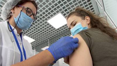Михаил Костинов - Медик разъяснил последовательность вакцинации от COVID-19 и гриппа - tvc.ru