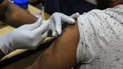 Мансух Мандавия - Более миллиарда индийцев привились одной дозой вакцины от COVID-19 - mir24.tv - Индия