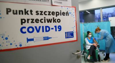 Адам Недзельский - В Польше начнется вакцинация третьей дозой вакцины против COVID-19 - vchaspik.ua - Украина - Польша