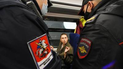 Более 30 тысяч нарушений масочного режима выявили в транспорте столицы с начала октября - vm.ru - Москва