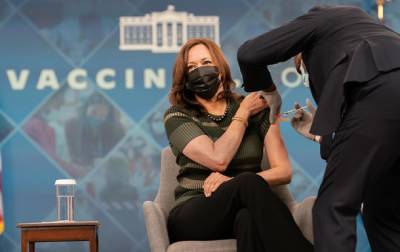 Камала Харрис - Камал Харрис - Вице-президент США получила бустерную дозу COVID-вакцины - korrespondent.net - Украина - Сша