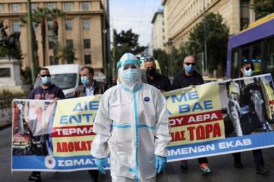 Работники сектора здравоохранения Греции вышли на протест на фоне вспышки COVID-19 - unn.com.ua - Украина - Киев - Греция - Афины