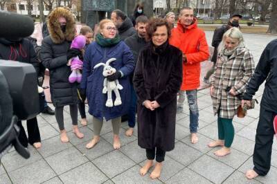 Взрослые литовцы в Вильнюсе и Каунасе митинговали против вакцинации детей - eadaily.com - Вильнюс - Литва - Каунас