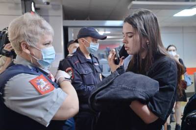 Владислав Султанов - В октябре выявлено 50 тысяч нарушений масочного режима в транспорте - vm.ru - Москва