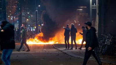 Сотрудники полиции Нидерландов открыли огонь во время разгона беспорядков в Роттердаме - anna-news.info - Голландия - Амстердам