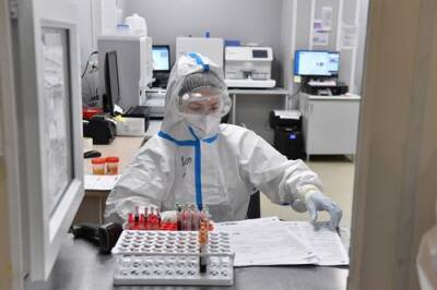 Эндрю Поллард - Разработчик AstraZeneca заявил, что штамм «омикрон» не вызовет новую волну пандемии среди вакцинированных - argumenti.ru - Юар - Covid-19