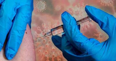 Эндрю Поллард - Создатель вакцины от COVID-19: новый штамм не вызовет волну пандемии - ren.tv - Юар