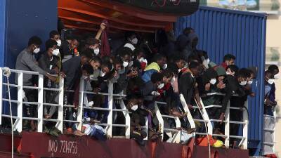 Сицилия приняла более 450 мигрантов - ru.euronews.com - Италия - Гваделупа