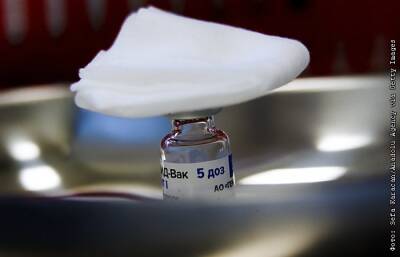 Владимир Гущин - Ученый заявил, что существующие вакцины будут эффективны и против штамма "омикрон" - interfax.ru - Россия - Москва