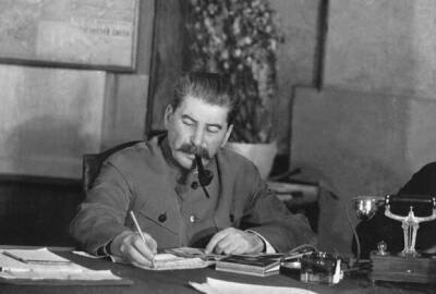 Иосиф Сталин - Прямой правнук Сталина фактически оказался бездомным после конфликта с отцом - yur-gazeta.ru