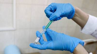 Денис Логунов - В Центре Гамалеи назвали необязательной вакцинацию от коронавируса раз в три месяца - vm.ru - Россия