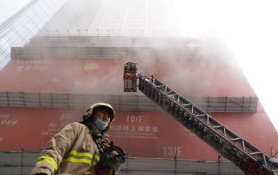 В Гонконге горит небоскреб, сотни людей в ловушке - korrespondent.net - Украина - Китай - Гонконг - Гонконг