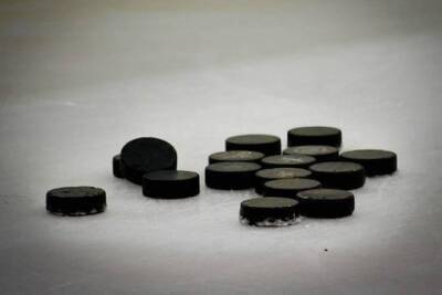 НХЛ может не отпустить хоккеистов на Олимпиаду в Пекин из-за коронавируса - versia.ru - Китай - штат Колорадо - штат Флорида - Пекин - Бостон