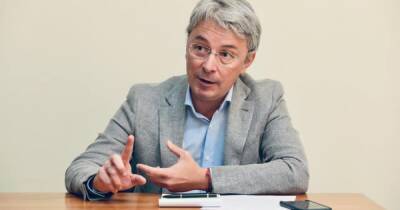 Александр Ткаченко - Книги только на втором месте: Глава Минкульта сказал, на что украинцы тратят "Вовину тысячу" - dsnews.ua