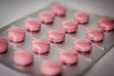 В США одобрили таблетки от COVID-19 производства Merck - aif.ru - Россия - Сша