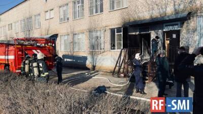 Два человека погибли при пожаре в коронавирусной больнице в Астрахани - rf-smi.ru - Астрахань