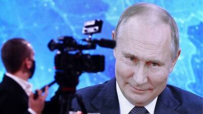 Владимир Путин - Дмитрий Песков - В Кремле рассказали, каких журналистов пригласят на пресс-конференцию Путина - 5-tv.ru - Россия