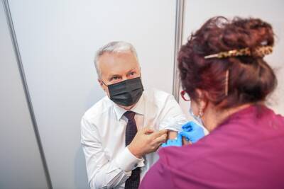 Гитанас Науседа - Президент Литвы получил третью дозу вакцины от коронавируса - obzor.lt - Литва