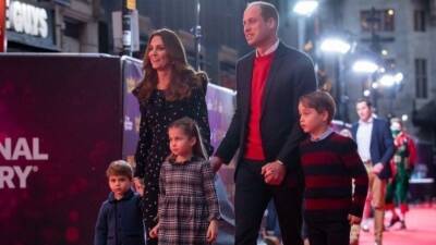 принц Уильям - Кейт Миддлтон - Что принц Уильям подарил на Рождество своим детям и Кейт Миддлтон - 5-tv.ru - Англия