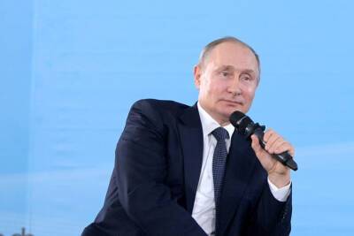 Владимир Путин - Путин потребовал не снижать медпомощь во время пандемии - mk.ru - Россия