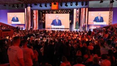 Владимир Путин - Путин поблагодарил волонтеров за работу в период пандемии - 5-tv.ru - Россия