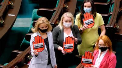 Почему польские власти подозревают в новом наступлении на права женщин - bin.ua - Украина - Польща