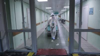 Российские медики выявили 12 742 новых случая коронавируса за сутки - inforeactor.ru - Россия - провинция Хубэй - China