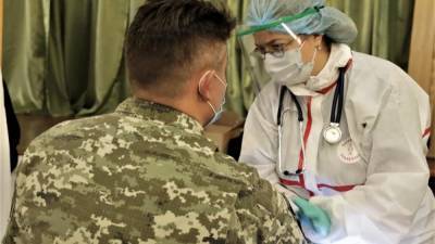 COVID-19 стремительно распространяется среди военных: в ВСУ более 100 больных в сутки - 24tv.ua