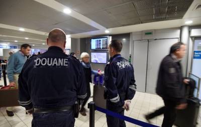 Из-за новых ограничений сотни пассажиров не смогли вылететь из Франции - korrespondent.net - Франция