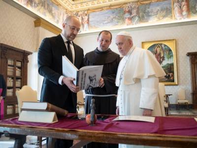 Денис Шмыгаль - Франциск - Шмыгаль встретился с папой Римским и пригласил его в Украину - gordonua.com - Ватикан - Ватикан