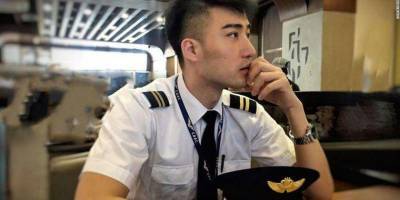 Бортпроводника из КНР уволили после поцелуя с мужчиной. Он подал в суд и теперь борется за права ЛГБТ+ в Китае - nv.ua - Китай