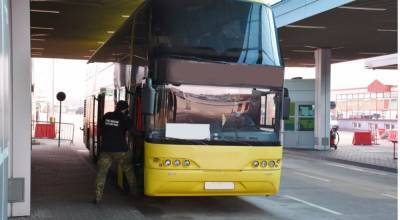 Из Польши завернули украинский автобус: пассажир заявил, что у него COVID-19 - 24tv.ua - Молдавия - Польша