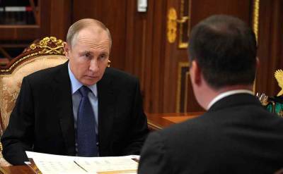 Владимир Путин - Bloomberg: Путин торопит вакцинацию в России - live24.ru - Россия
