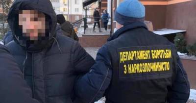 В Киеве задержали торговца фейковых справок о COVID-19 (ФОТО) - dsnews.ua - Киев - район Дарницкий