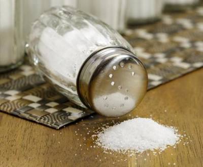 Диетолог Попова предупредила, что отказ от соли может довести до инфаркта - argumenti.ru