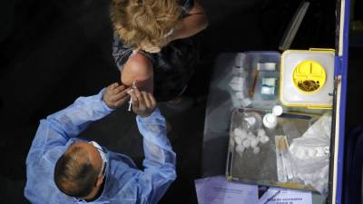 Кампания по вакцинации в ЕС набирает обороты - ru.euronews.com - Россия - Англия - Италия - Евросоюз - Израиль - деревня Ляйен