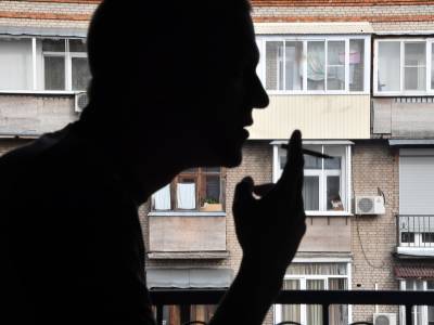 Роспотребнадзор предупредил о повышенном риске заражения COVID-19 у курильщиков - sobesednik.ru