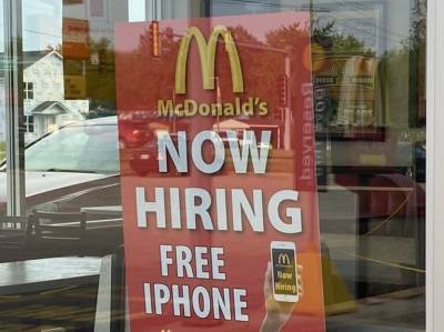 Рестораны McDonald's в США испытывают кадровый голод. Новых сотрудников привлекают раздачей iPhone – Business Insider - gordonua.com - Сша - штат Флорида - штат Иллинойс