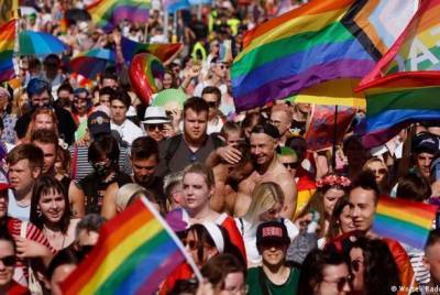 В Варшаве тысячи людей вышли на улицы в поддержку ЛГБТ - unn.com.ua - Киев - Польша - Варшава