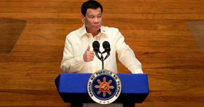 Родриго Дутерт - "Введу вакцину в ваши задницы": президент Филиппин пригрозил гражданам - ren.tv - Филиппины