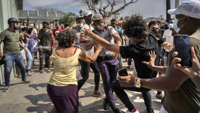 Кубу охватили сильнейшие за последние 30 лет акции протеста - newsland.com - Куба